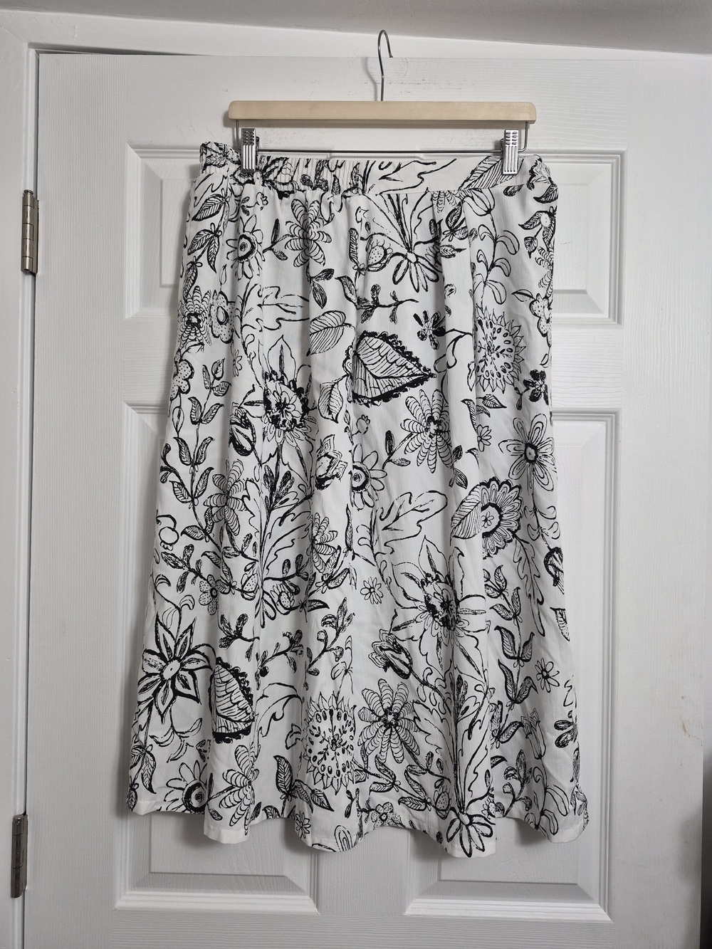 Vintage Black & White Floral Set Of Button Up Ahirt And Elastic-Waist Midi Skirt
